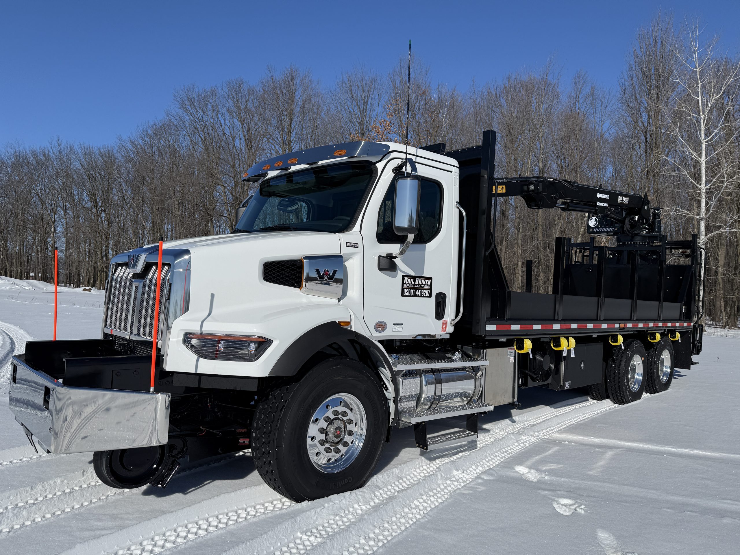 Hi-Rail Grapple Truck